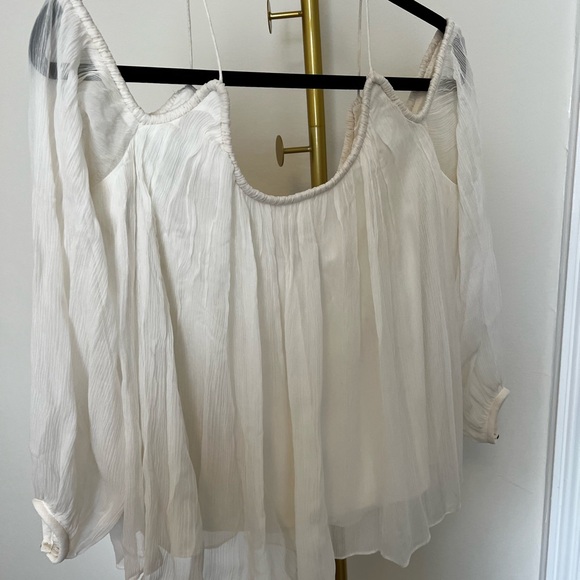 Elizabeth and jame white blouse with shoulder cut outs. Small. - Picture 2 of 4